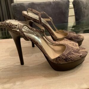 Michal Kors Leather “snake skin” platform size 7
